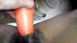 有彈性臀部的結與他們在廁所裡操