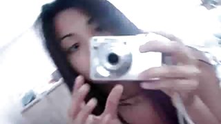 年輕美女的剃光貓誘惑閃耀