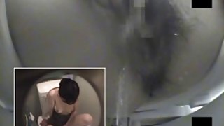 沒有摘下眼鏡的成熟阿姨被一個年輕人搞砸了