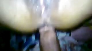 桑德拉自慰他的陰莖並吮吸他