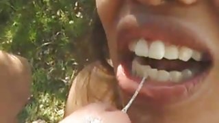 年輕人和女孩的冒險和他們的性