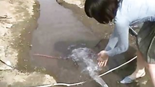 布魯內特zhahaetsya立刻在兩個洞