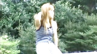 黑人聖誕老人給了一個白人女孩酷性