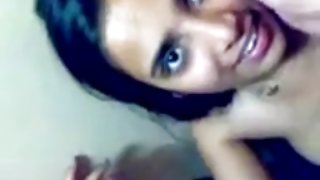 做口交的美麗的年邁的婦女對車庫的一個人