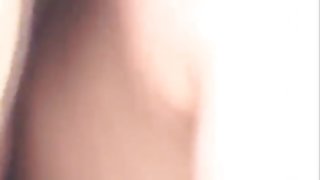 俄羅斯體操運動員在她的彈性陰部亂搞自己的strapon