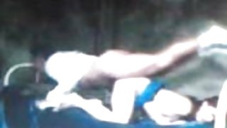 年邁的女人彎曲她的朋友與癌症和懲罰她與大屁股上的打擊