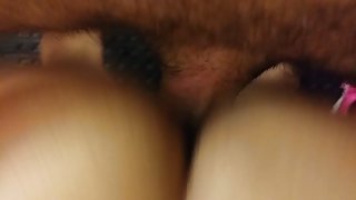 非常胖的女人用靈巧的手指自慰。