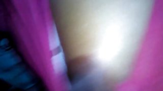 當黑白混血兒吮吸他的傢伙時，這個傢伙從第一個人起飛