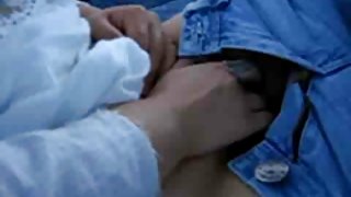 女孩和男朋友正在聊天聊天用戶。