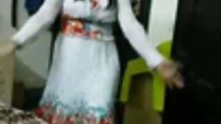 可愛的俄羅斯姑娘在按摩浴缸中自慰