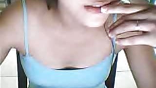 熱的可愛的女孩吮人