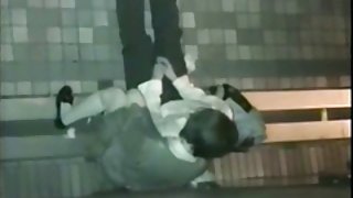 私人色情視頻中的窄眼女孩