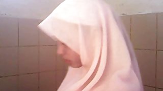 Sasha Gray用紫色帶子炸著貓