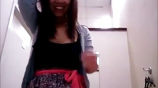 在一個年輕的印度女人暨精子上，他們都在相機拍攝